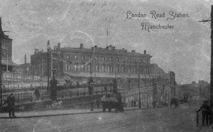 London Road Station, Manchester door English Photographer